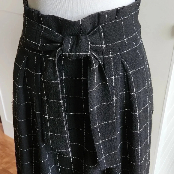 || H&M|| black skirt - Picture 2 of 6